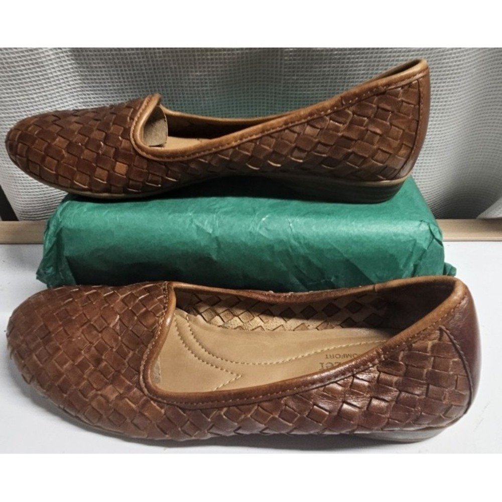 NATURALIZER woven leather brown flats woman Sz 7.5Narrow